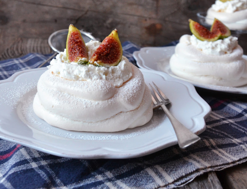 Mini pavlova con crema e fichi freschi