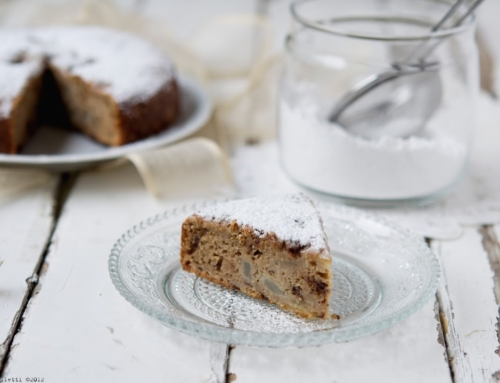 Torta con farina di castagne, pere e cioccolato