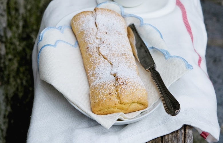 strudel con frolla all'olio evo e ripieno di fichi secchi