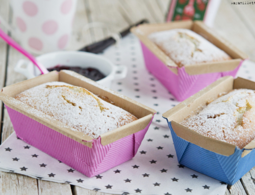 Plumcake con panna acida e mandorle