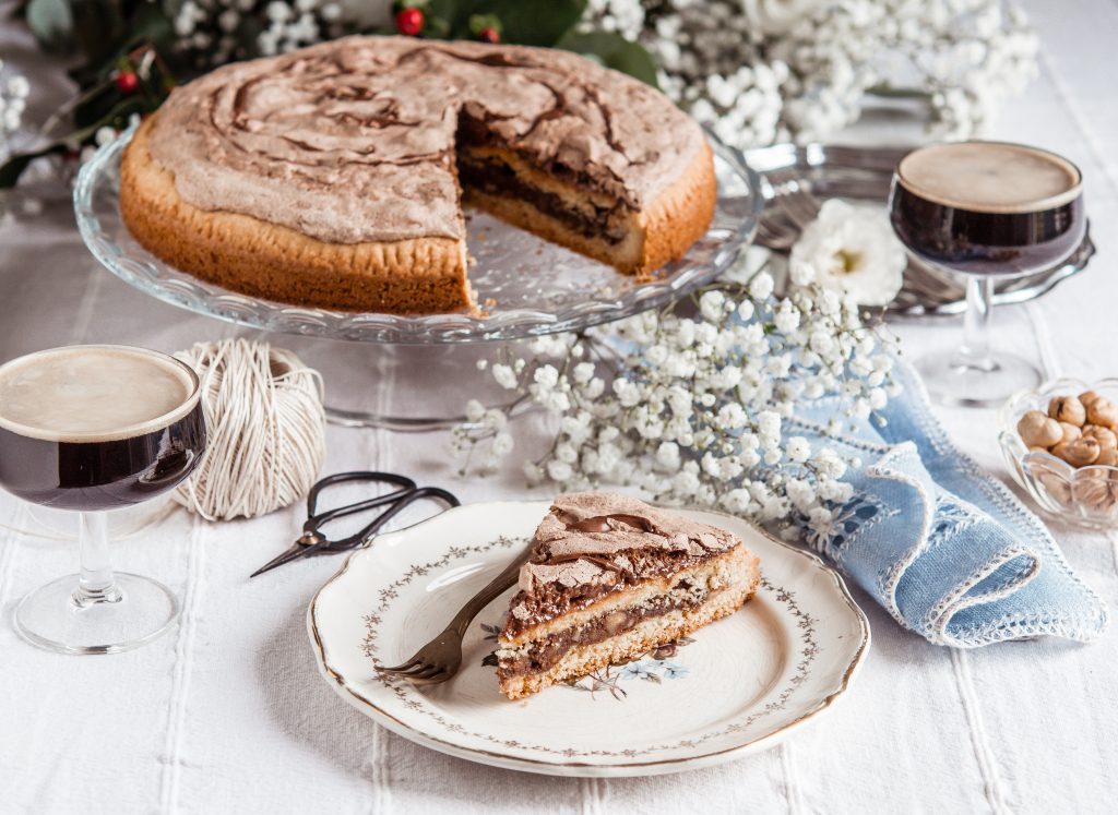 Ricetta della torta ricciolina del Monte Amiata con nocciole Ricetta della torta ricciolina del Monte Amiata con nocciole