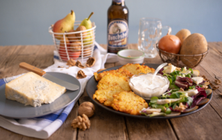 Reiberdatschi con insalata di pere e gorgonzola