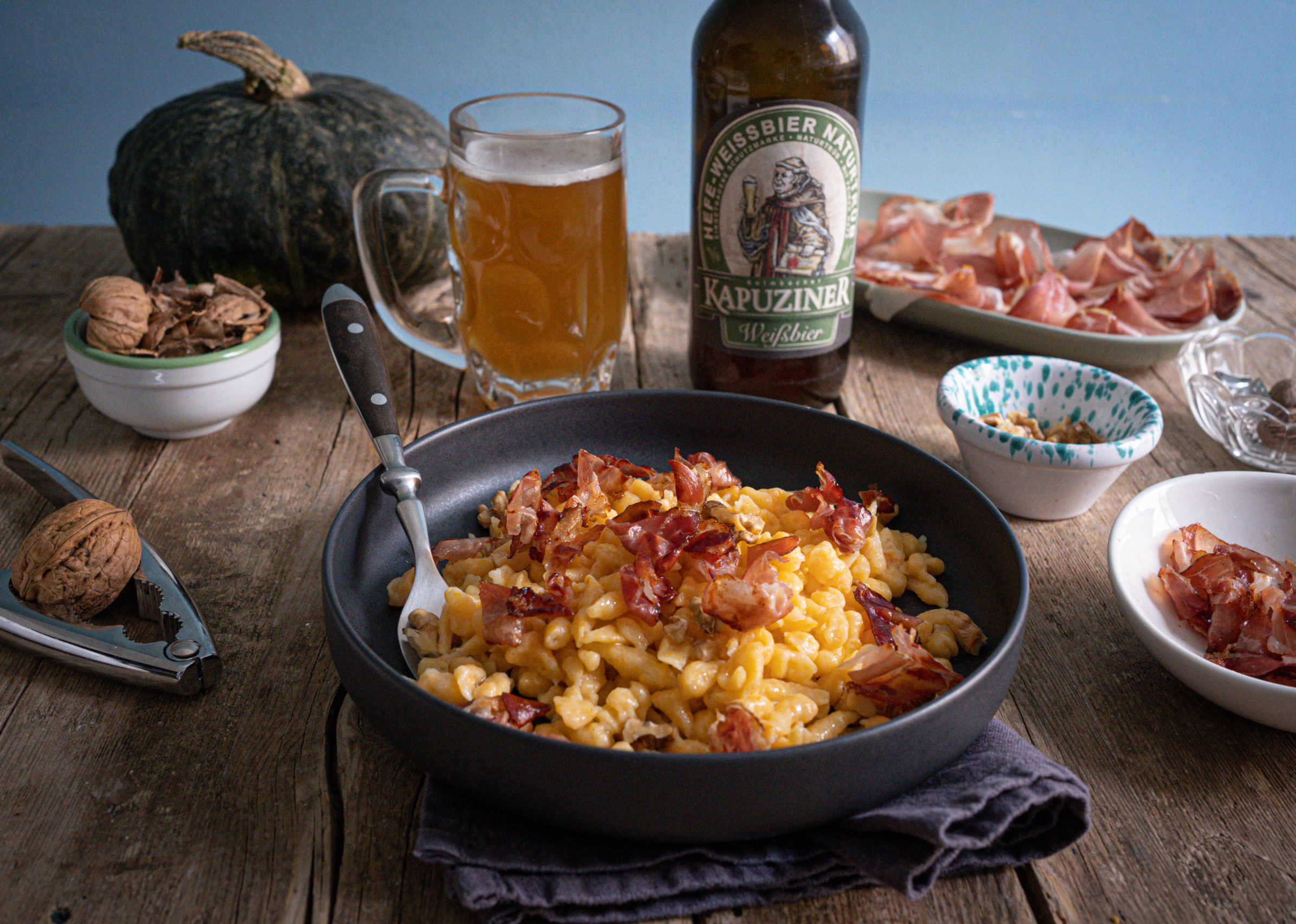 Spätzle di zucca con speck croccante, burro e noci