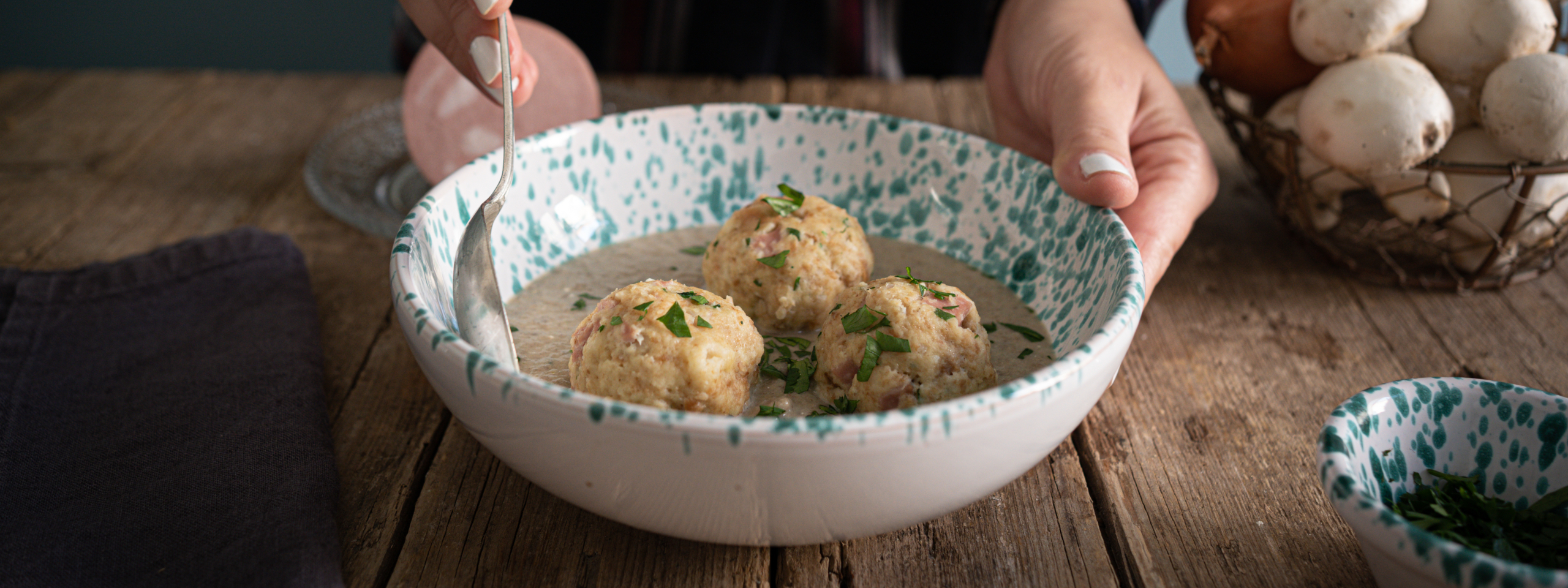 Canederli con mortadella e crema di funghi