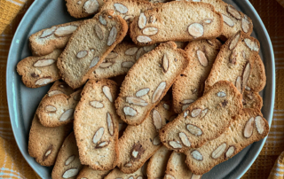 sfoglie croccanti con mandorle e albumi. biscotti secchi senza burro