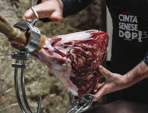 Come degustare il prosciutto: a lezione di taglio e assaggio con il crudo di Cinta Senese DOP