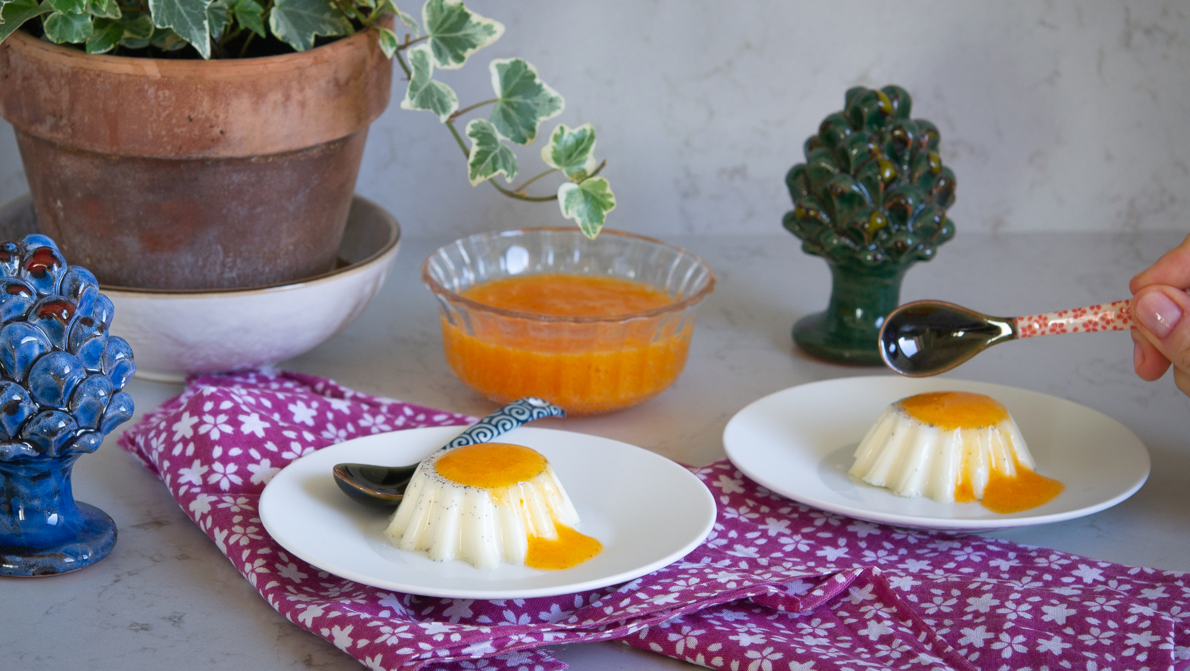 Panna cotta con coulis di cachi